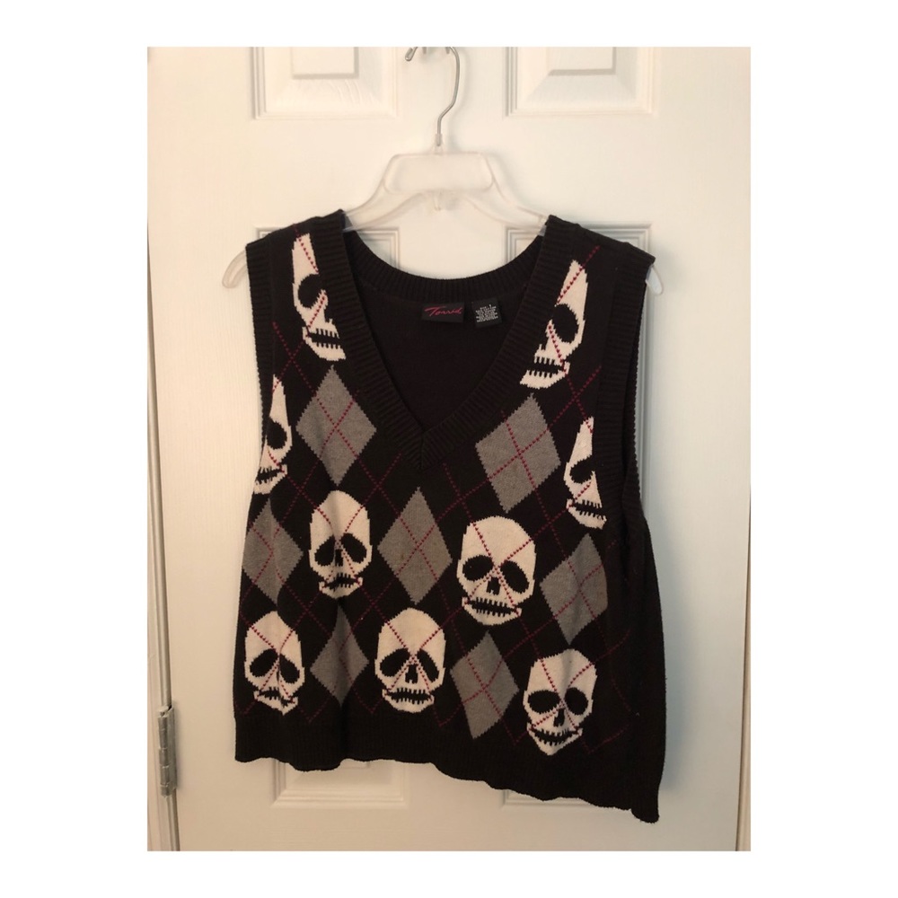 Cropped skull sweater vest
